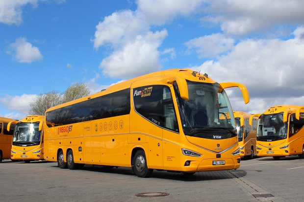 Menetrend szerinti busz sofőrjével szállíttatta a kokaint | KISALFÖLD